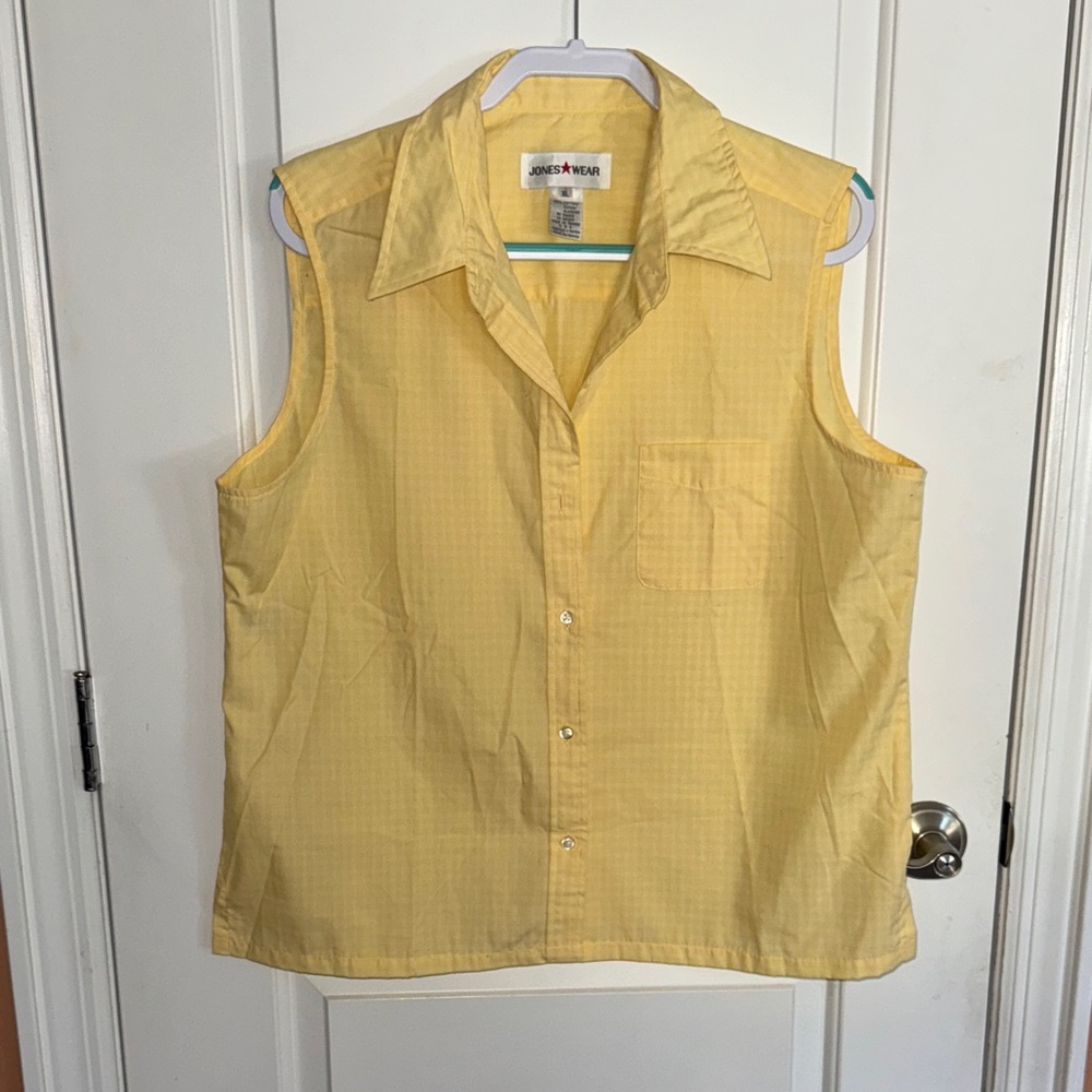 NWOT Jones Wear Light Yellow Sleeveless Top Button down Sz XL Shirt Blouse